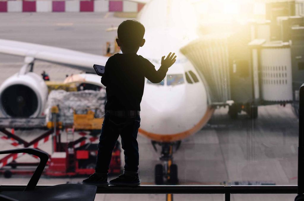 Un Gran Sacrificio que Acarrea Inmensos Beneficios – Dejar en Casa a sus Pequeños Hijos en el Viaje de Hayy